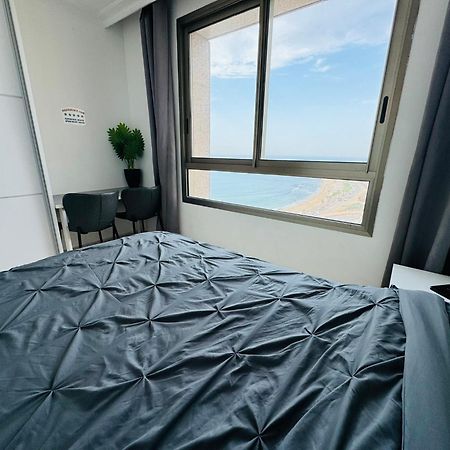 Luxurious Beach Apartment Хайфа Екстер'єр фото