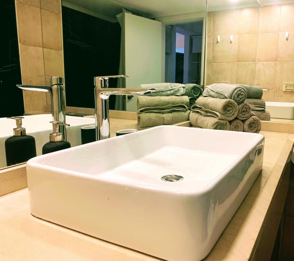 Luxurious Beach Apartment Хайфа Екстер'єр фото